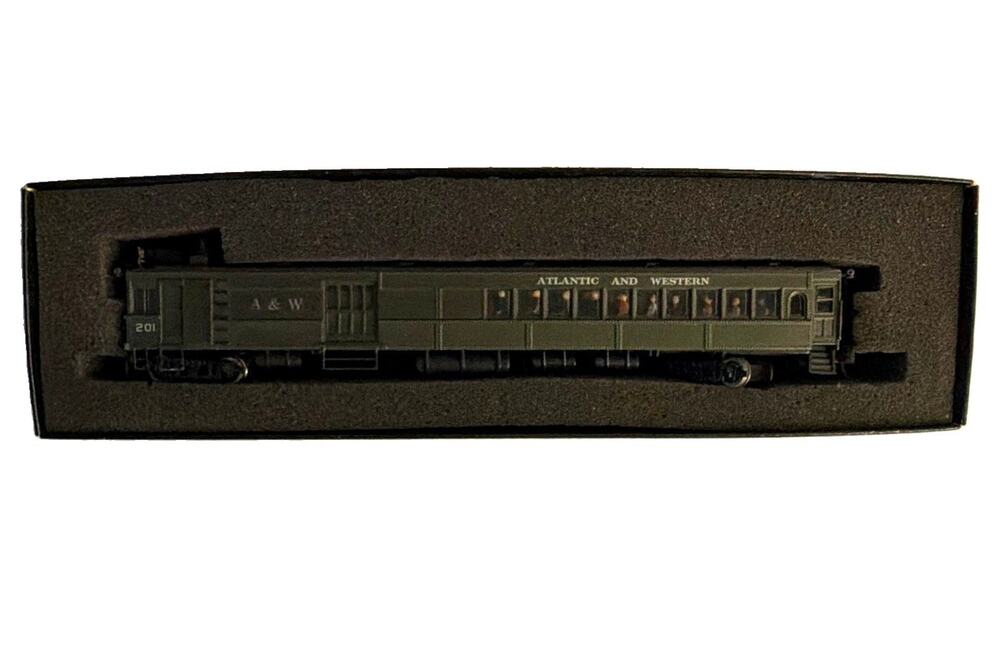 Bachmann HO Atlantic and Western A&W #201 Passenger Coach Car Green DC Analog